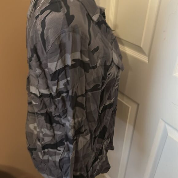 Rails Jordon Camo Button Down Shirt NWOT Size Large - Picture 5 of 6